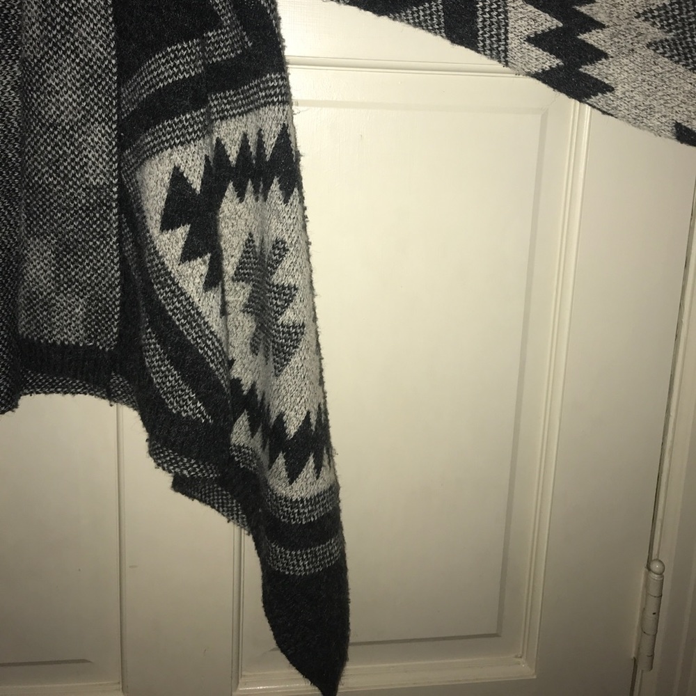 Patterned Shawl - Picture 2 of 4